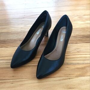 Clarks black heels size 5.5